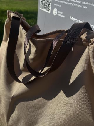 Je pro Vás černá moc tvrdá? Sáhněte po další limitce tašky JUST BEK - béžové s hnědými uchy 🤎 #justbek #justforyou...