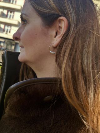 Náušničky plněné zlatem, vhodné i pro citlivá ouška - pět říčních perliček jim dodá to správné kouzlo … přesvědčte se samy...