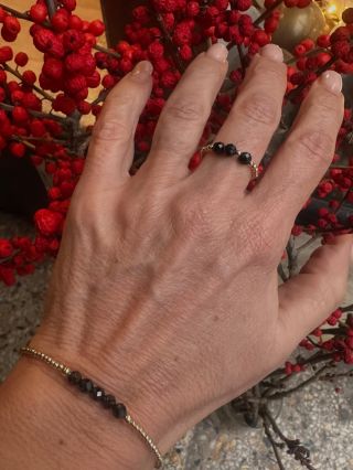 Kuličky plněné zlatem a nádherně se lesknoucí spinel … máme v obchůdku a ještě stíháme i poslat 😊